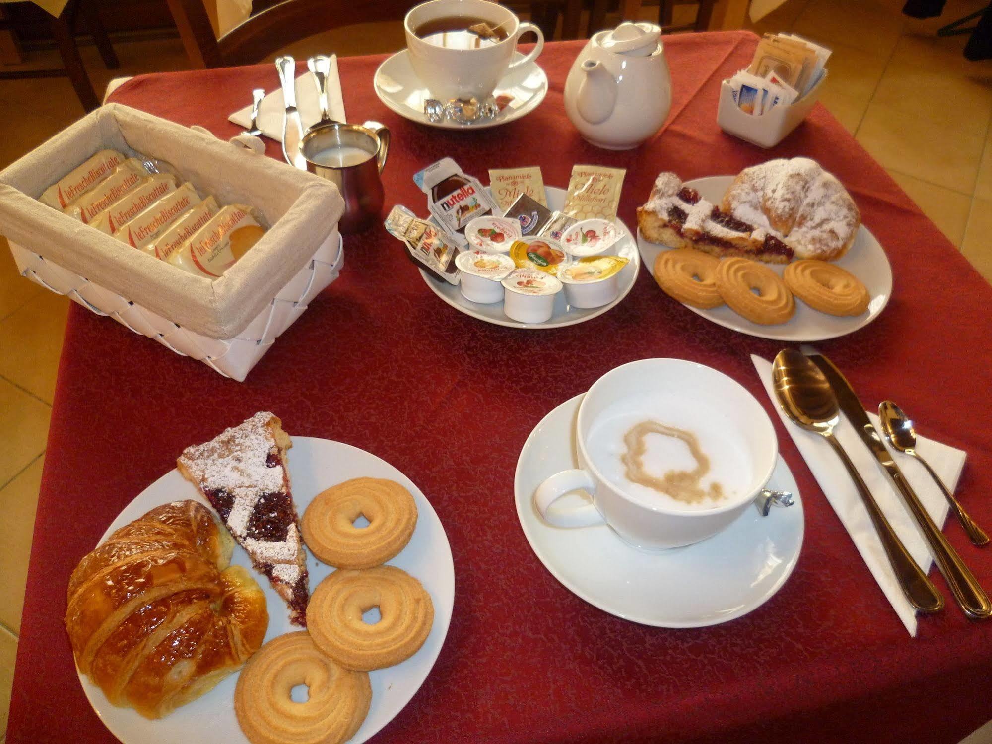 Borghetto Airport/Hospital Bed and Breakfast Bergamo Exteriör bild