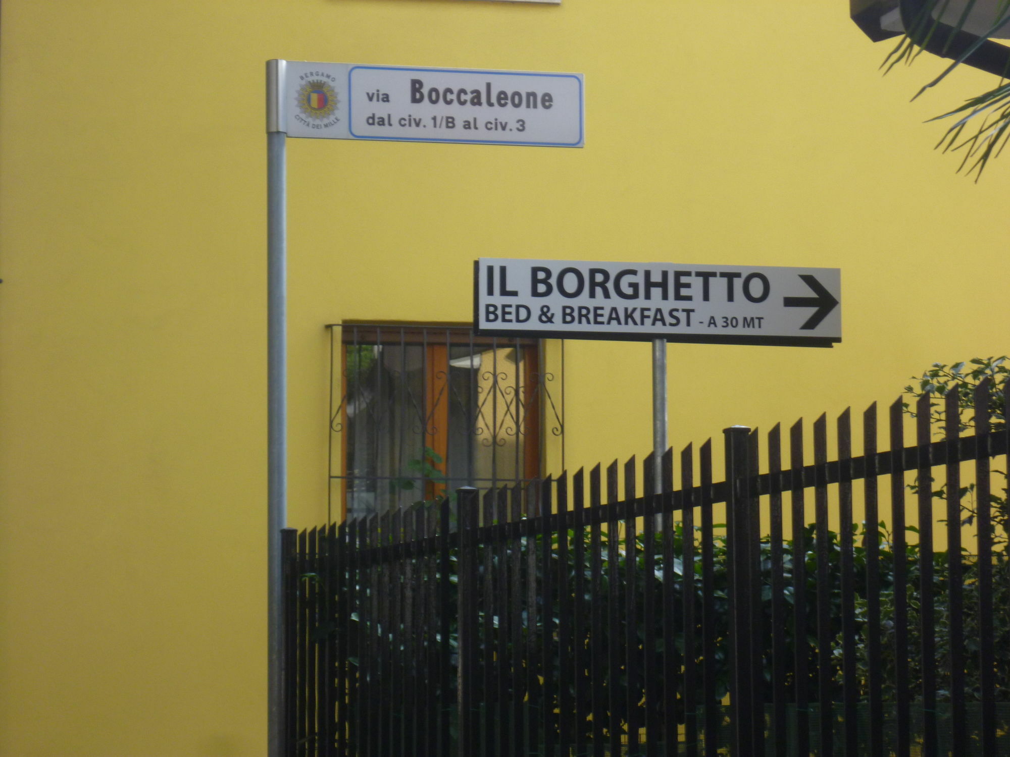 Borghetto Airport/Hospital Bed and Breakfast Bergamo Exteriör bild